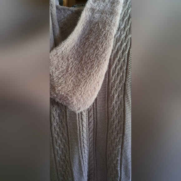 Ladies Oliver Fuzzy/Cableknit Long Vest, Pocketed/Hooded Mauve Sz Lrg - Picture 3 of 6